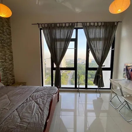 Islamic Santai Santai Homestay - Centrus Soho Cyberjaya Exterior photo