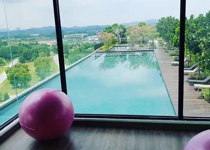 Islamic Santai Santai Homestay - Centrus Soho Cyberjaya